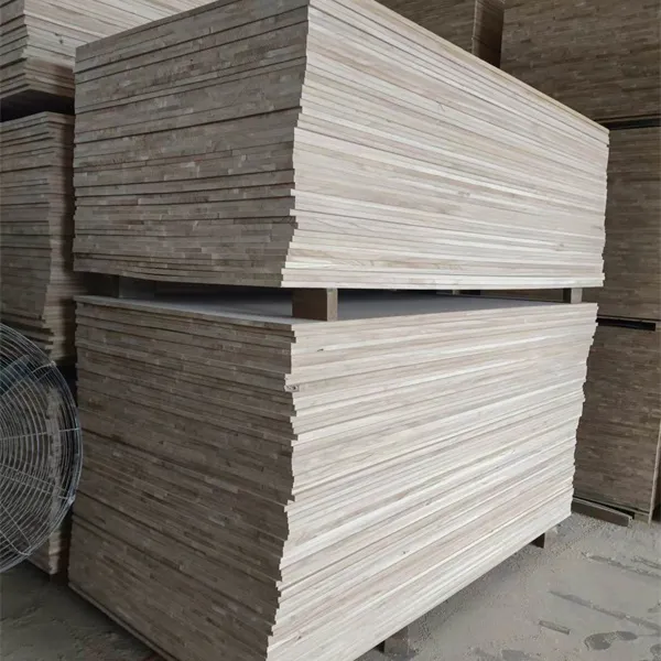 לוח מודבק קצה אורן רדיאטה